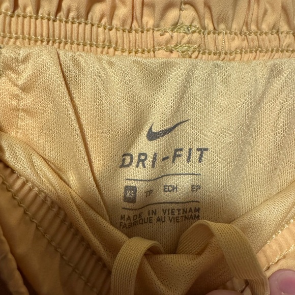5/$55 !! 🔥 Nike Women's Golden Yellow Athletic Shorts - Picture 2 of 3